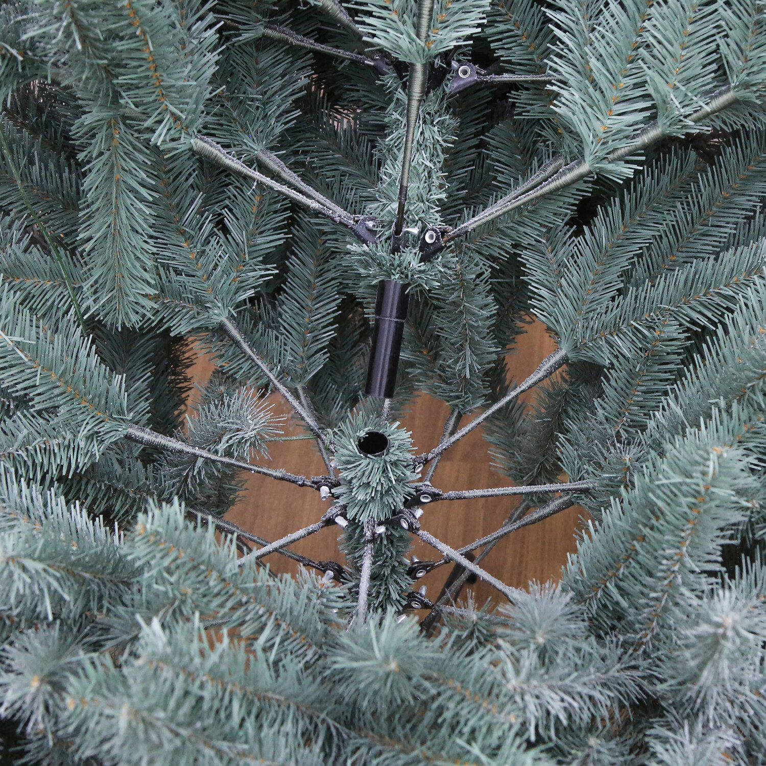 Baroness Pre Lit Tree 6.5ft Image 6