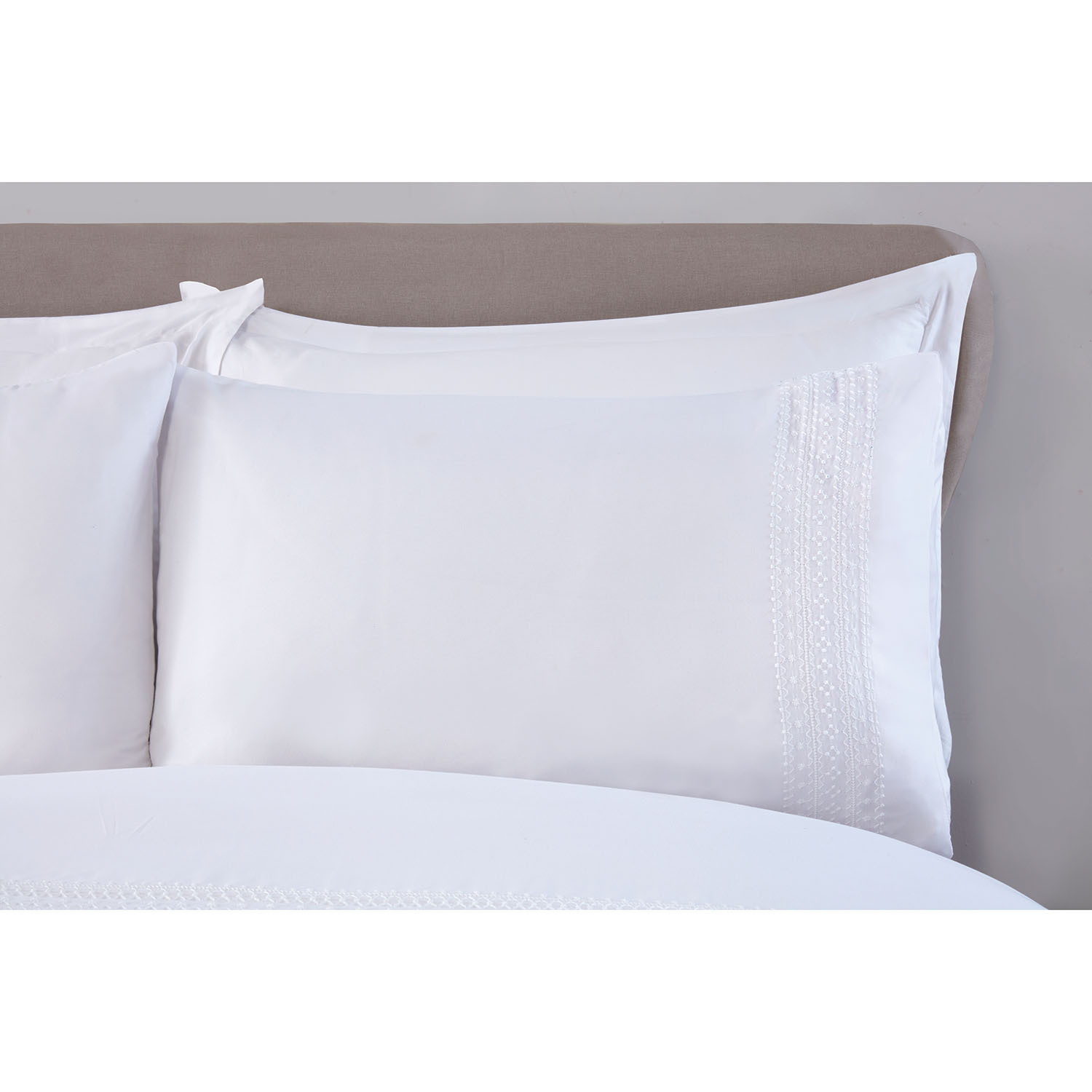Ariah Embroidered Duvet Set - White / Superking Image 3