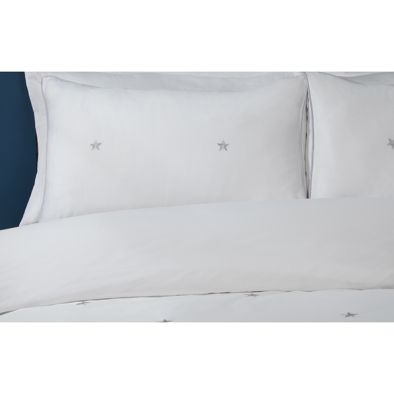Stars Embroidered Duvet Cover and Pillowcase Set - White / Double Image 2