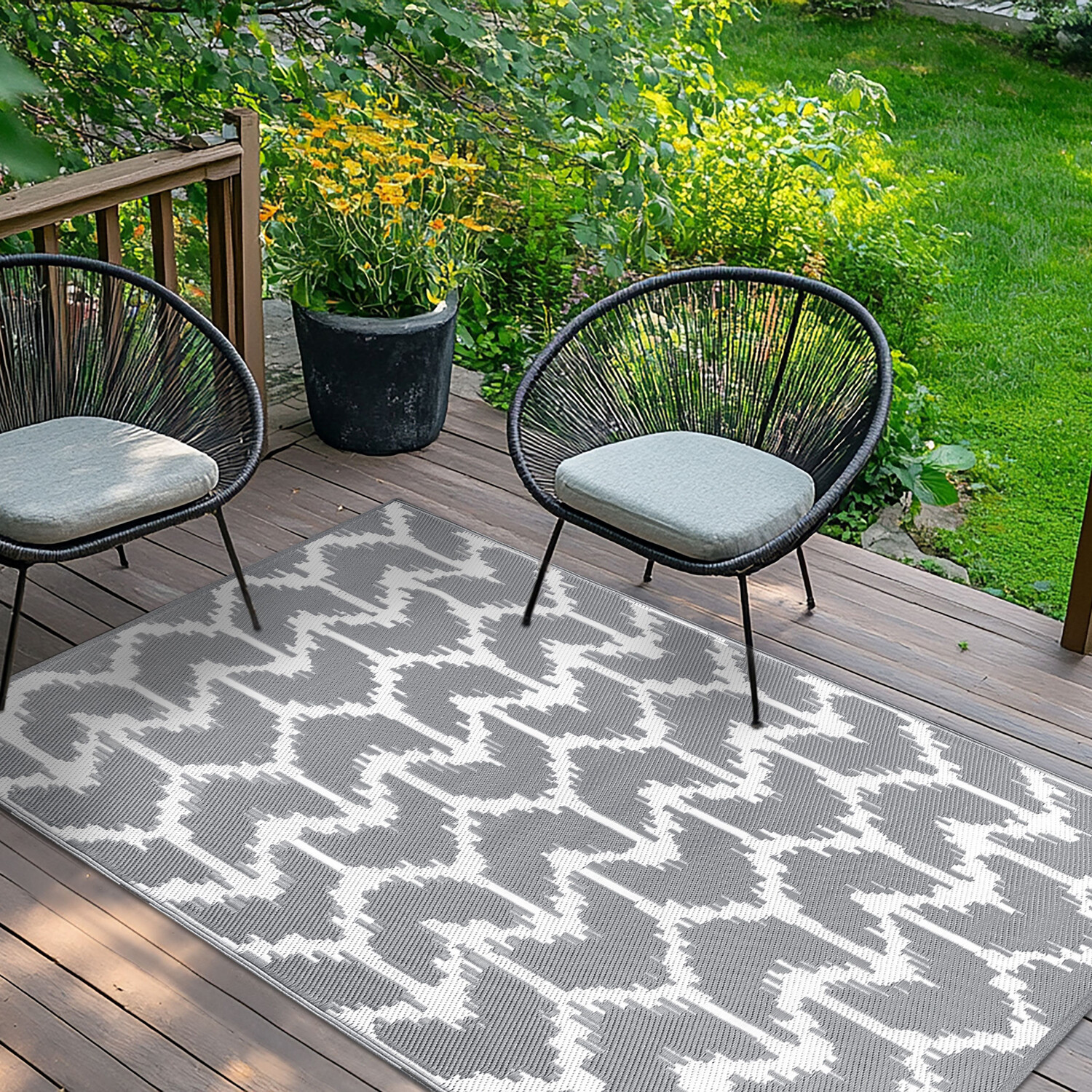 Chevron Breeze Outdoor Rug - Grey Image 3