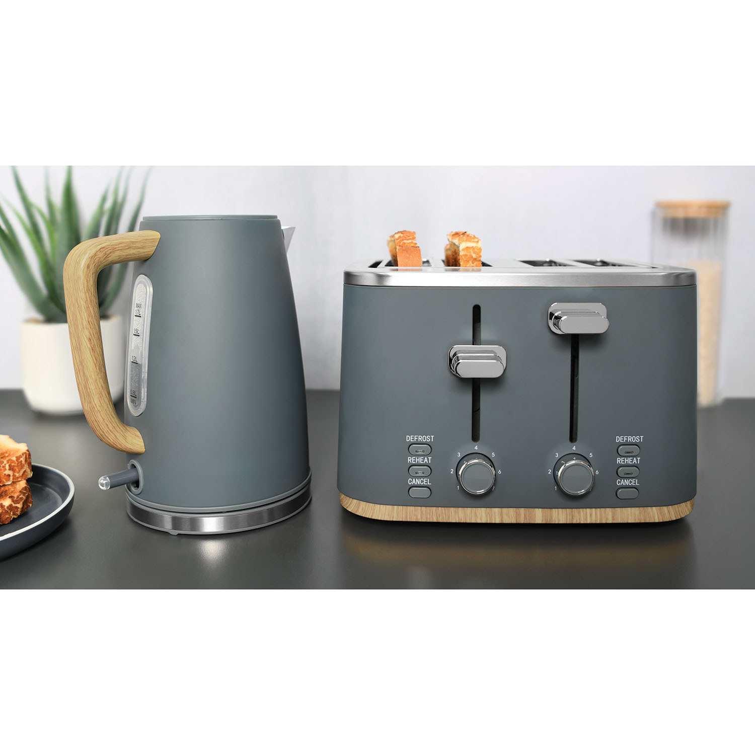 Retreat Metal 4 Slice Toaster with Lite Wood Trim - Dark Grey Image 3