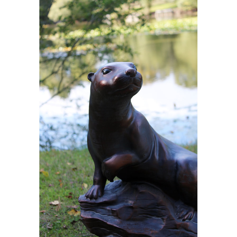 Inspirational Gifting Otter Polystone Resin Garden Ornament Large Image 4
