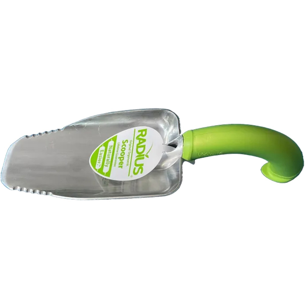 Radius Garden Ergonomic Scooper Image 2