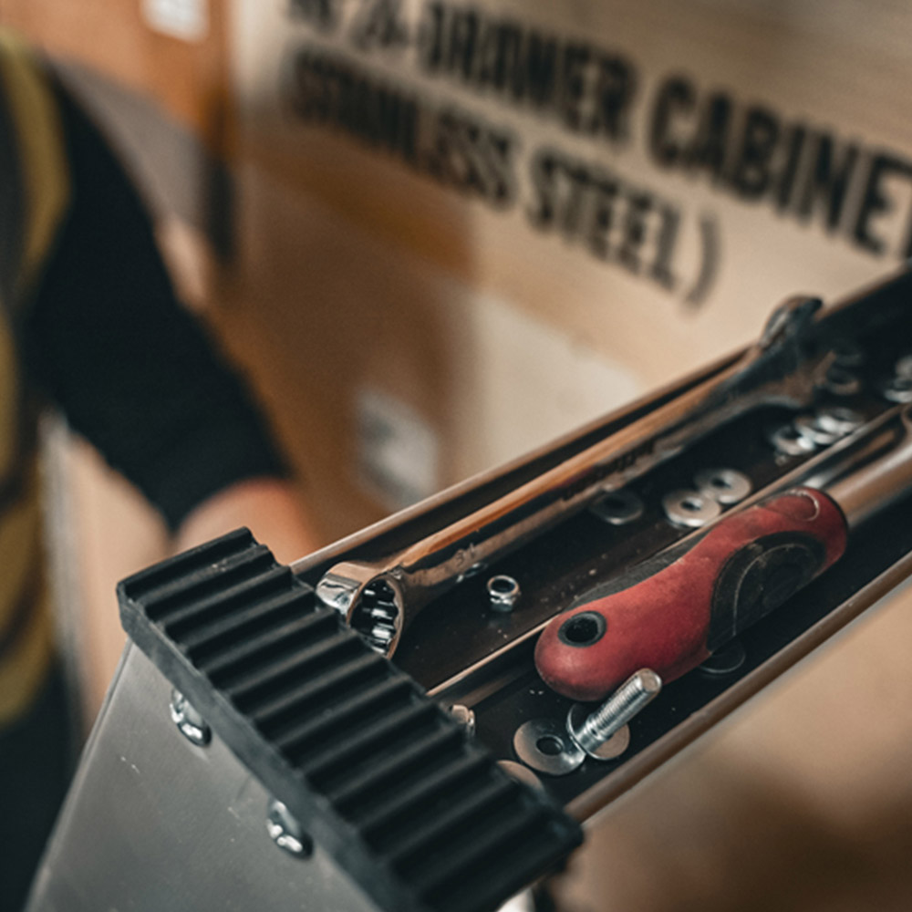 Lyte Ladders and Towers MagnaStep 8 Tread Aluminium Platform Step Ladder Image 7