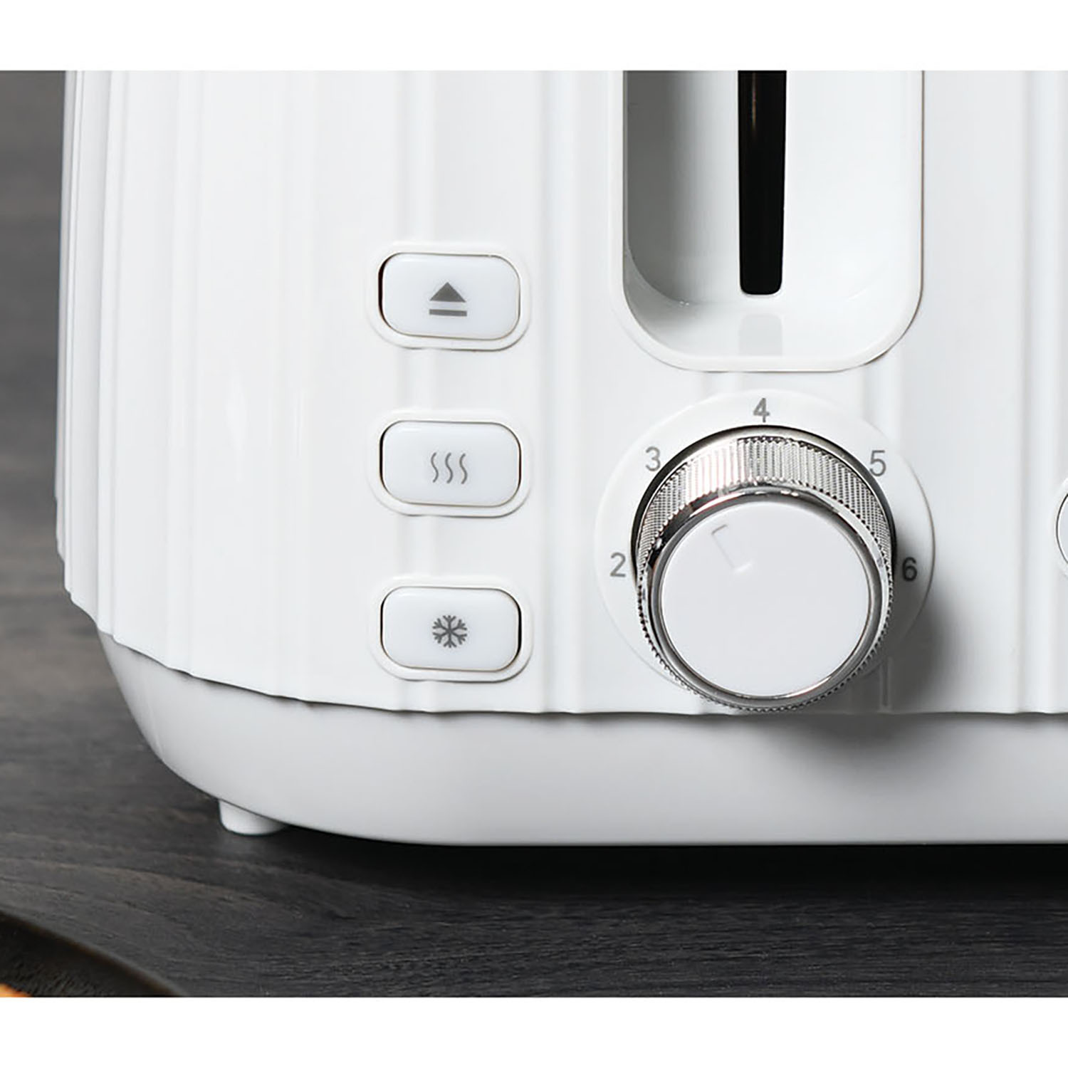 KitchenMaster Waterfall 4 Slice Toaster - White Image 4