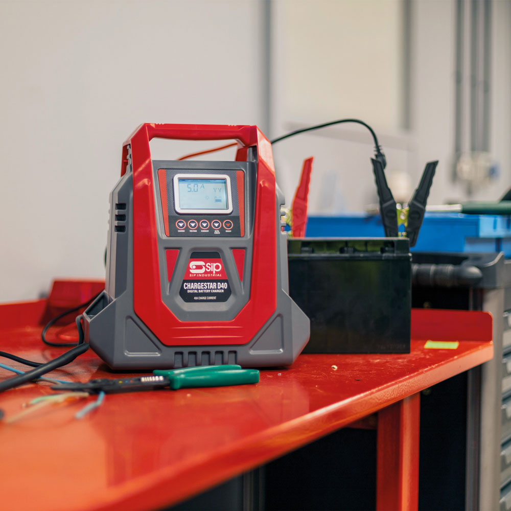 SIP Chargestar D40 Digital Battery Charger Image 2