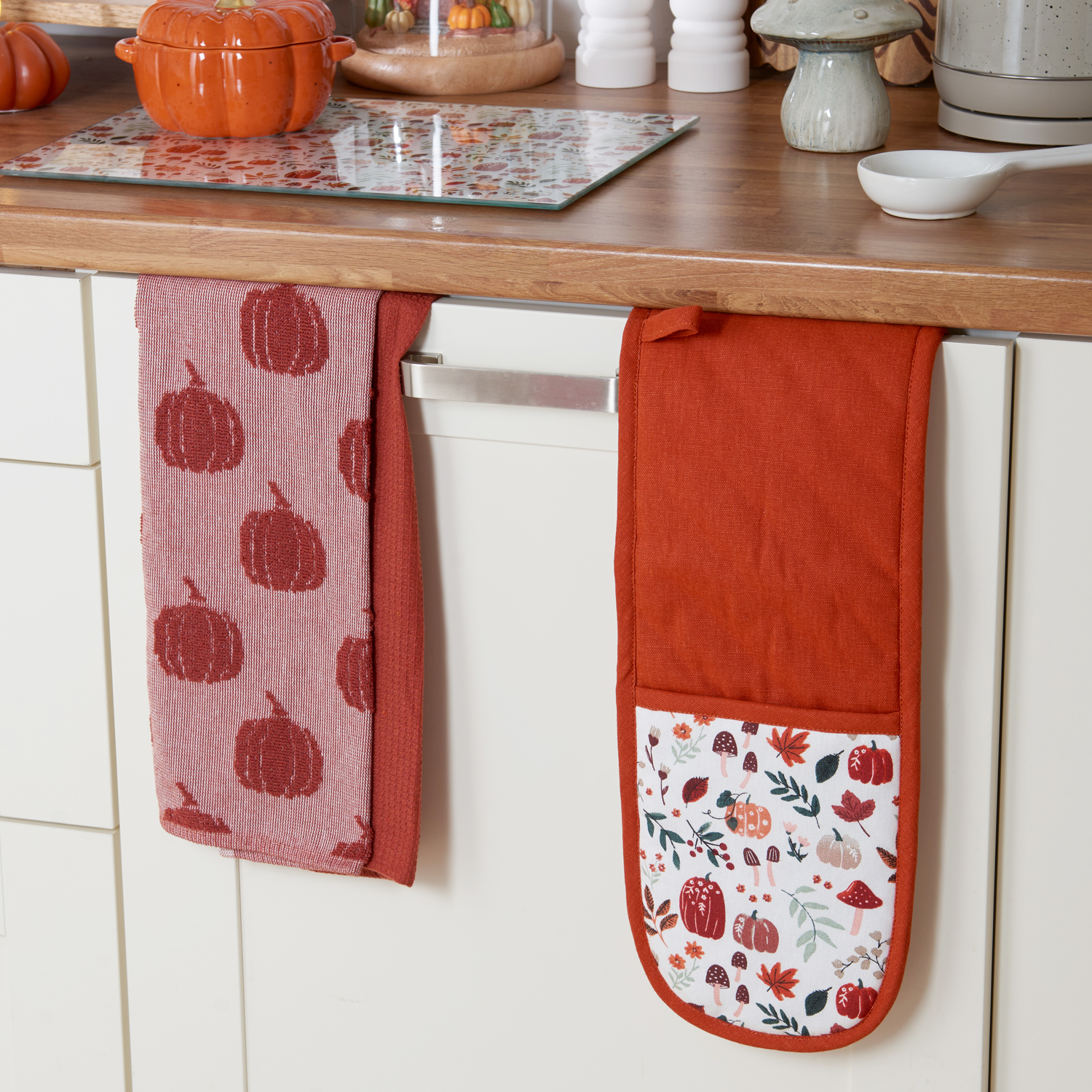Autumn Printed Double Oven Glove Image 2