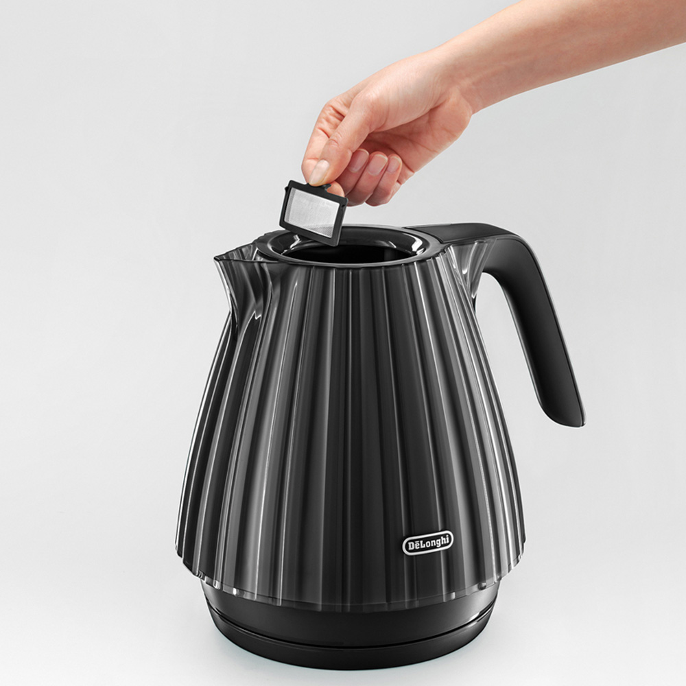 De'Longhi Ballerina DL3001 Black 1.7L Kettle Image 5
