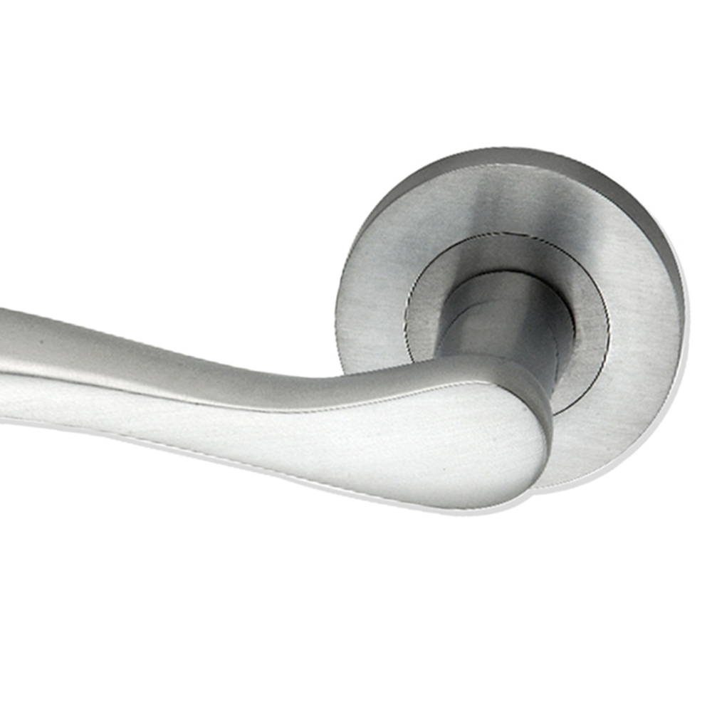 Spira Brass Camila Satin Chrome Lever Door Handle 2 Pack Image 2