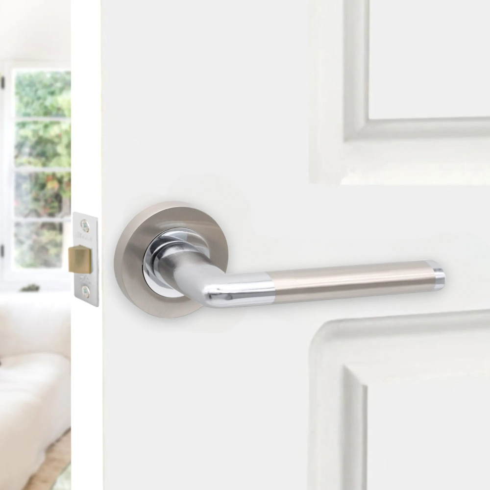 Spira Brass Madrid Dual Tone Lever Door Handle 2 Pack Image 2
