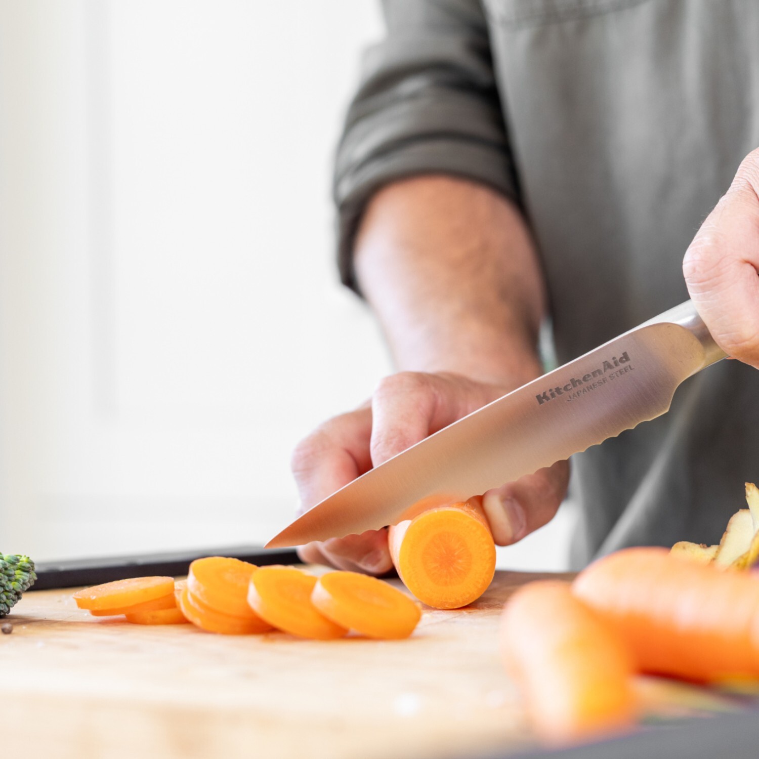 Kitchen Aid 5 Piece Knife Set with Covers Chrome Image 10