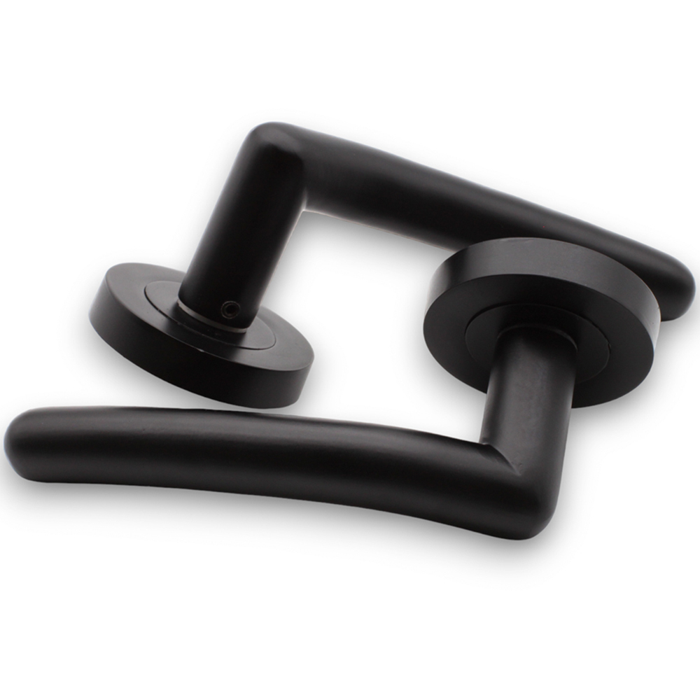 Spira Brass Matt Black Taurus Lever Door Handle 2 Pack Image 3