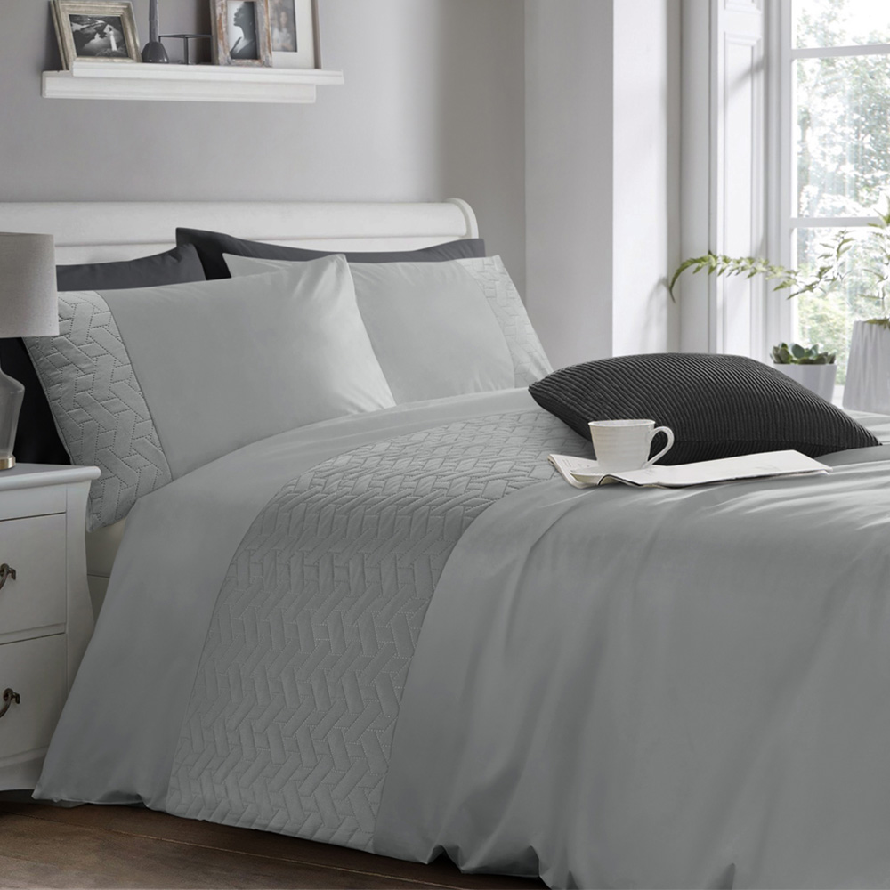 Velosso Super King Size Silver Quilted Geo Duvet Set Image 1