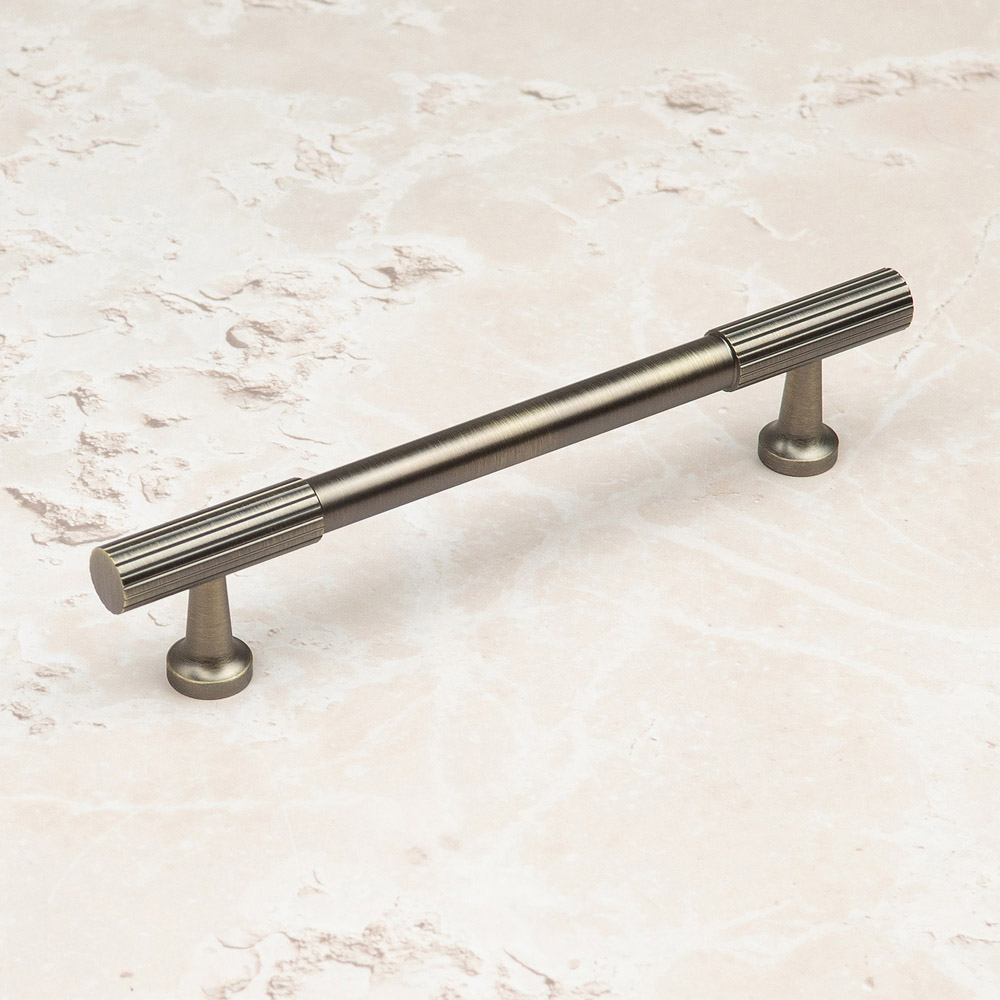 Handle & Home Antique Brass Reeded Handle 128mm Image 2