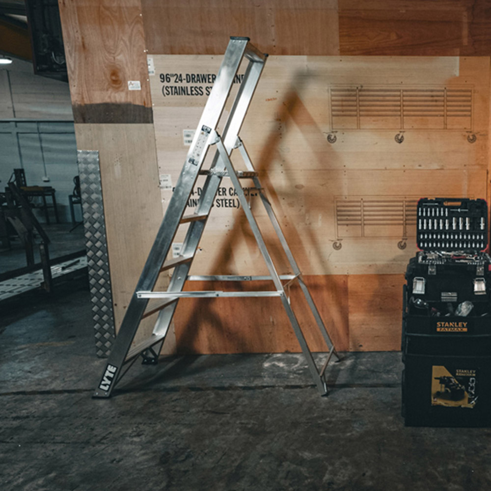 Lyte Ladders and Towers MagnaStep 8 Tread Aluminium Platform Step Ladder Image 2