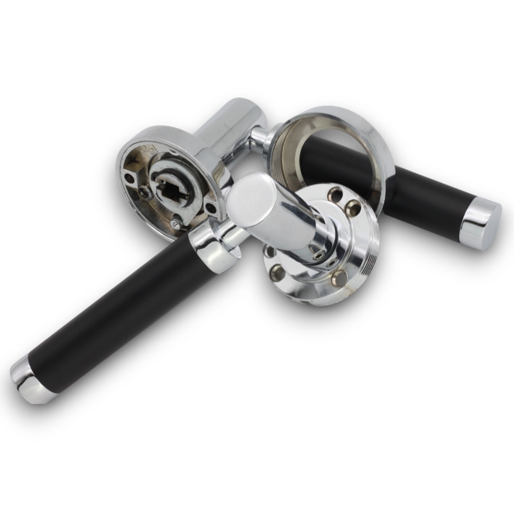 Spira Brass Zest Black and Chrome Dual Tone Lever Door Handle 2 Pack Image 3