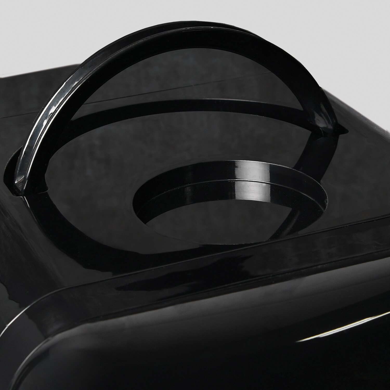 Kitchen Master Mini Fridge 4L Black Image 7