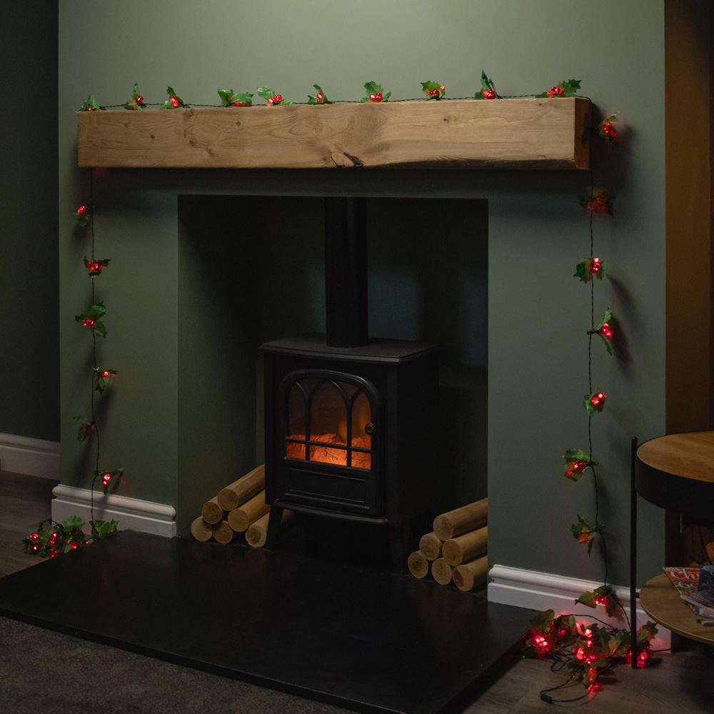 Samuel Alexander 100 Red LED Berry and Holly Green String Light 8m Image 9