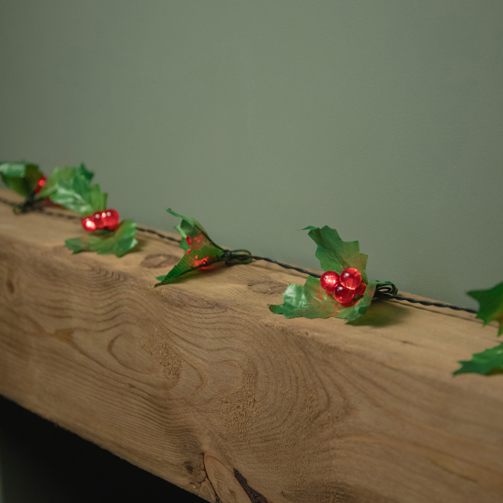 Samuel Alexander 100 Red LED Berry and Holly Green String Light 8m Image 4