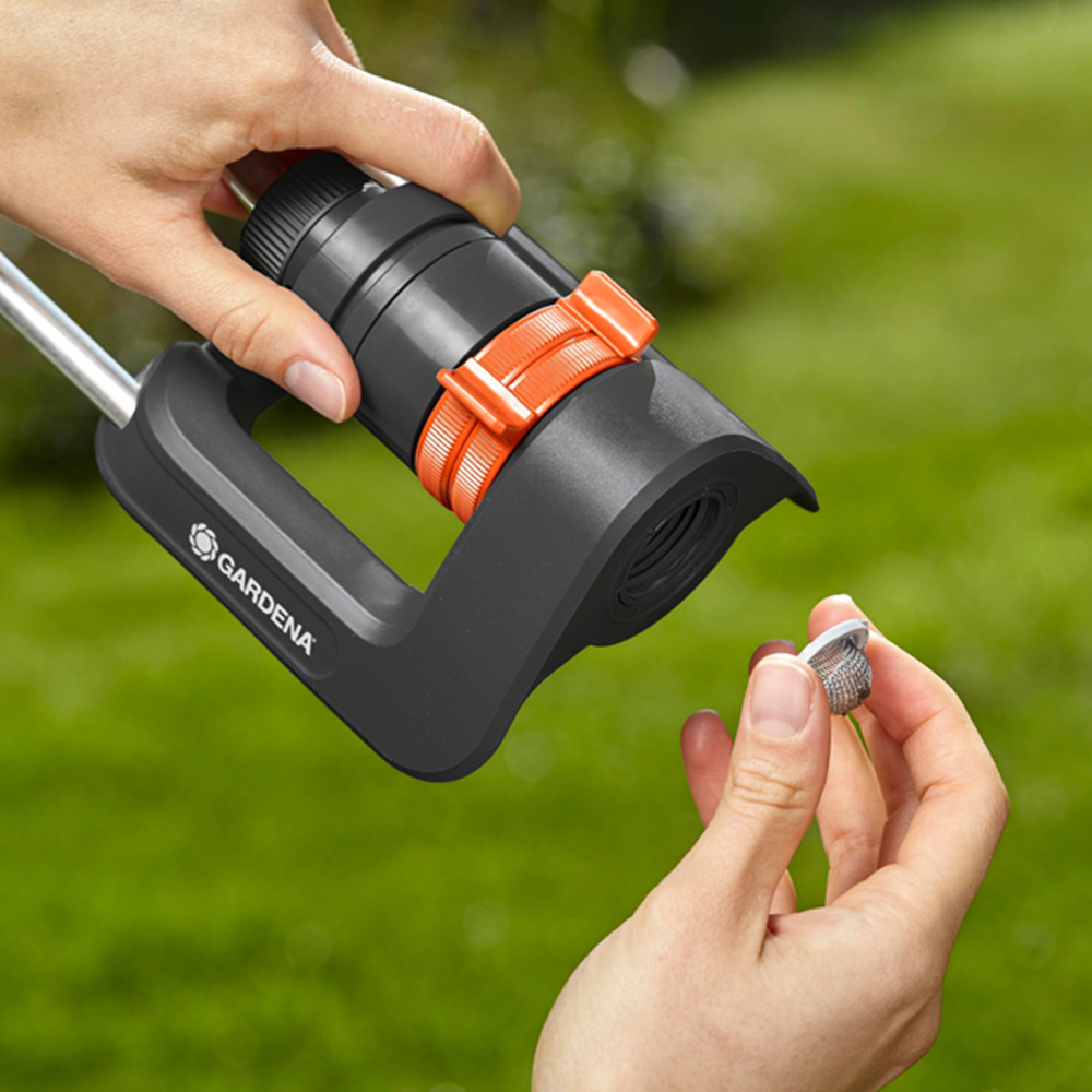 Gardena Aqua M Rectangular Oscillating Sprinkler with Free Connector Image 4