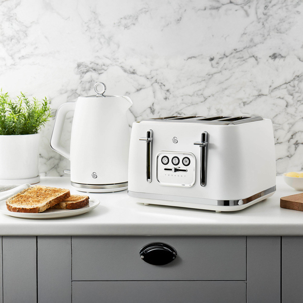 Swan Serenity EEJB271 White Matt Finish with Chrome Trim 4 Slice Toaster and 1.7L Kettle Set Image 8