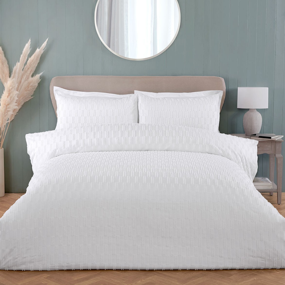 Copenhagen Tufted Duvet Set - White / King Image 1