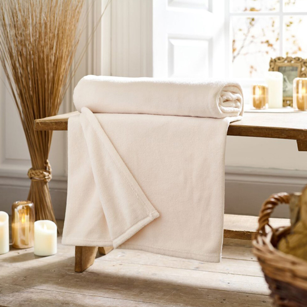 Deyongs Ivory Snuggle Touch Throw 140 x 180cm Image 2