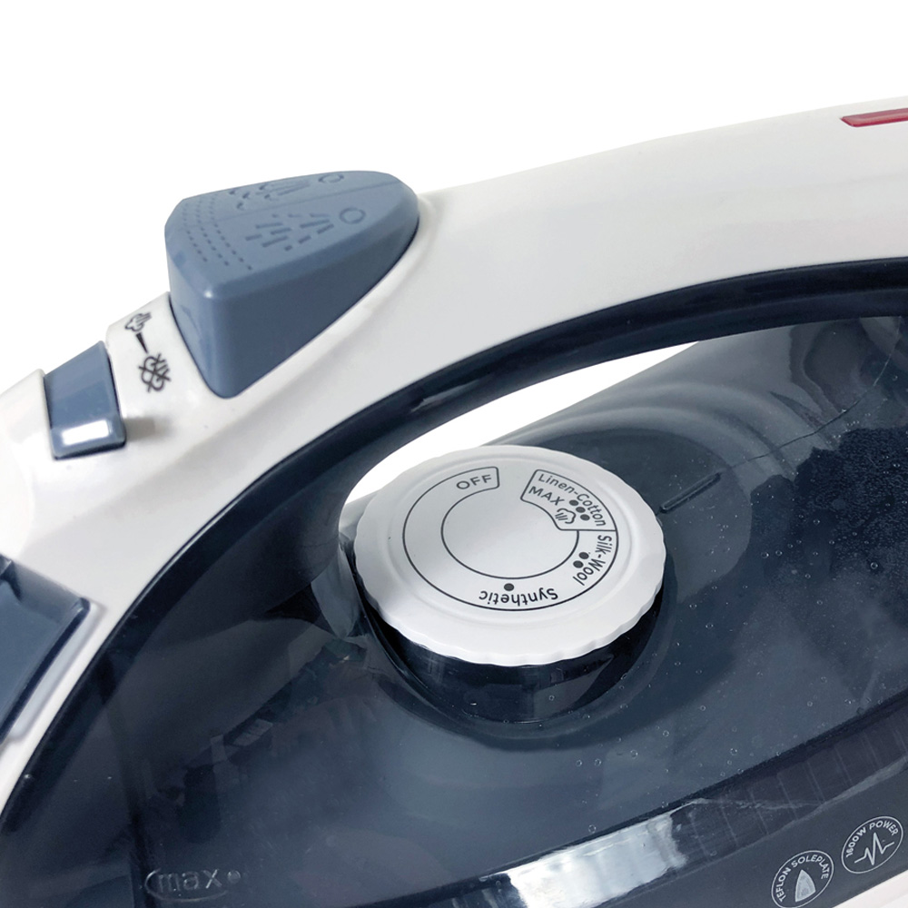 Igenix PowerSteam Lite Steam Iron 1600W Image 5