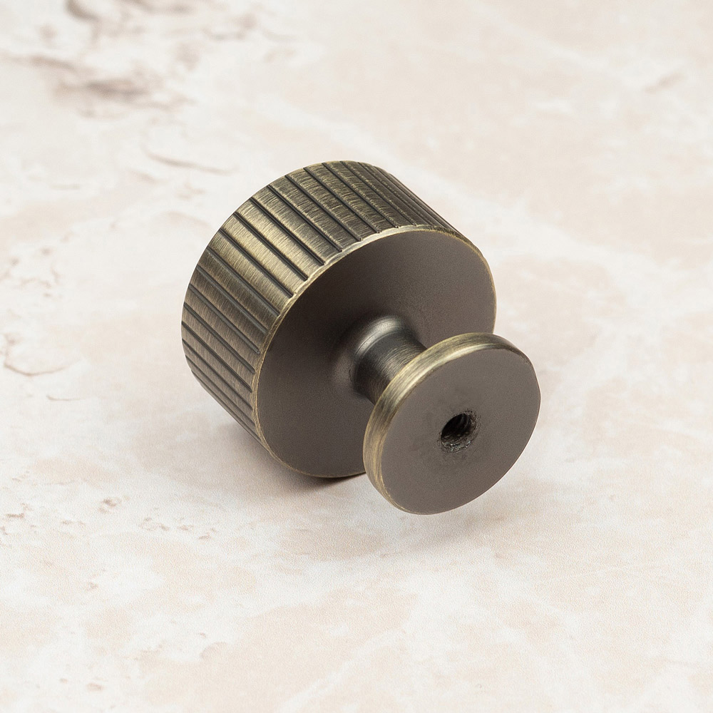 Handle & Home Antique Brass Reeded Knob 28mm Image 3