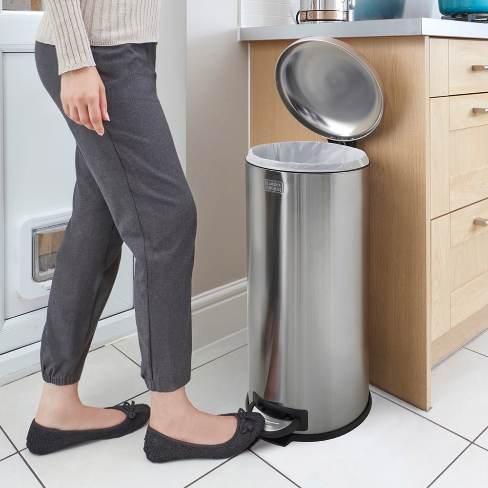 Black + Decker Stainless Steel Dome Lid Pedal Bin 30L Image 8