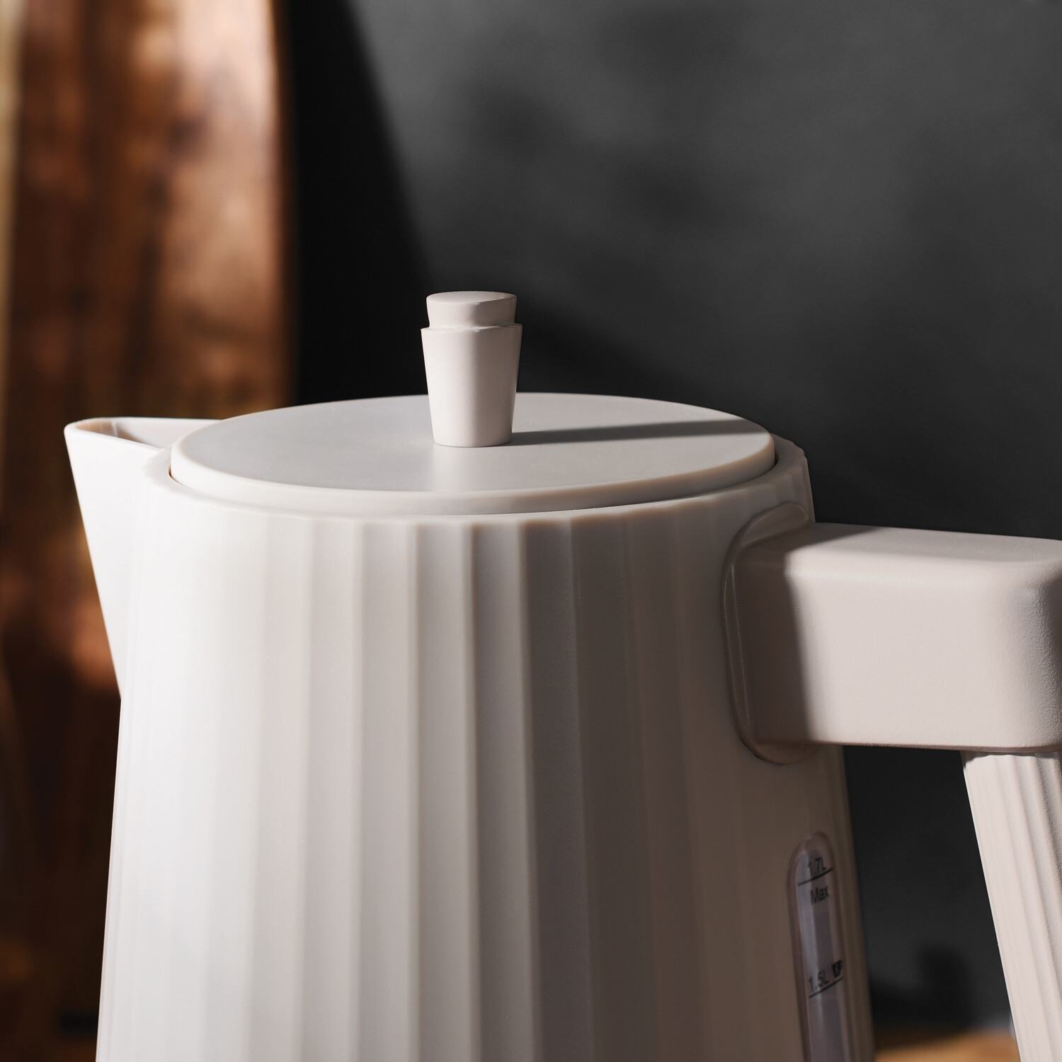 Kitchen Master Plastic Kettle 1.7L - Cappuccino Image 3