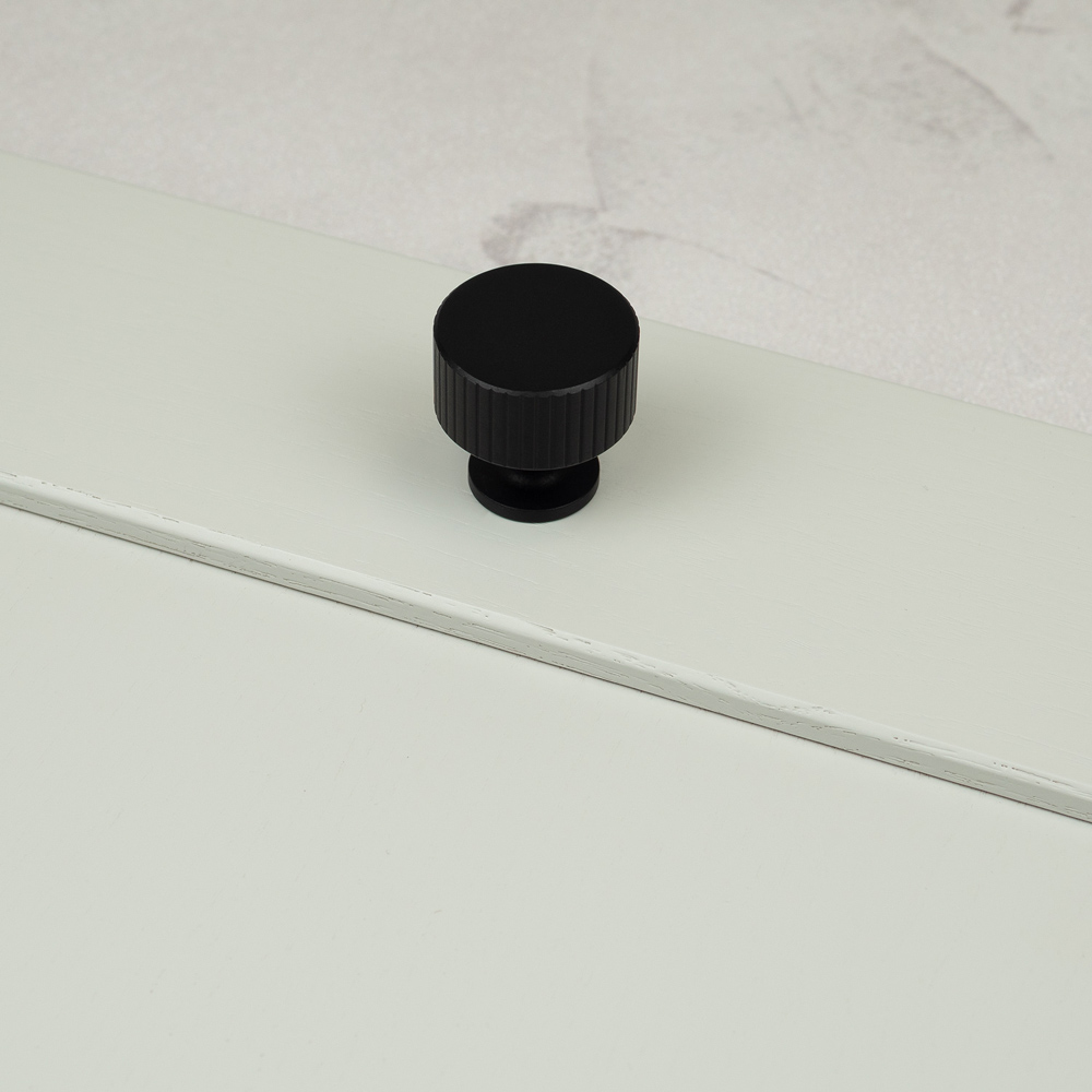 Handle & Home Matt Black Round Reeded Cupboard Knob 28mm Image 4
