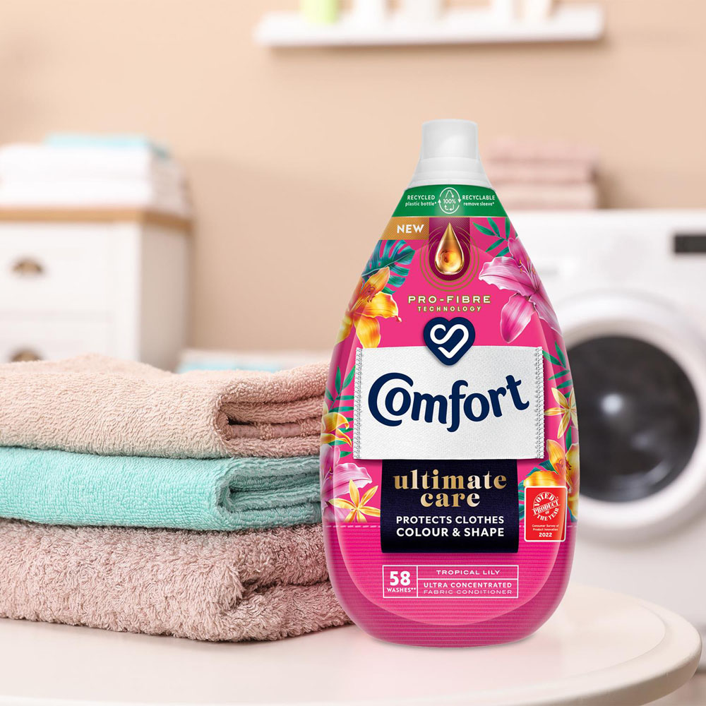Comfort Ultimate Care Tropical Lily Ultra Concentrated Fabric Conditioner 58 Washes 870ml 2 Pack Image 2