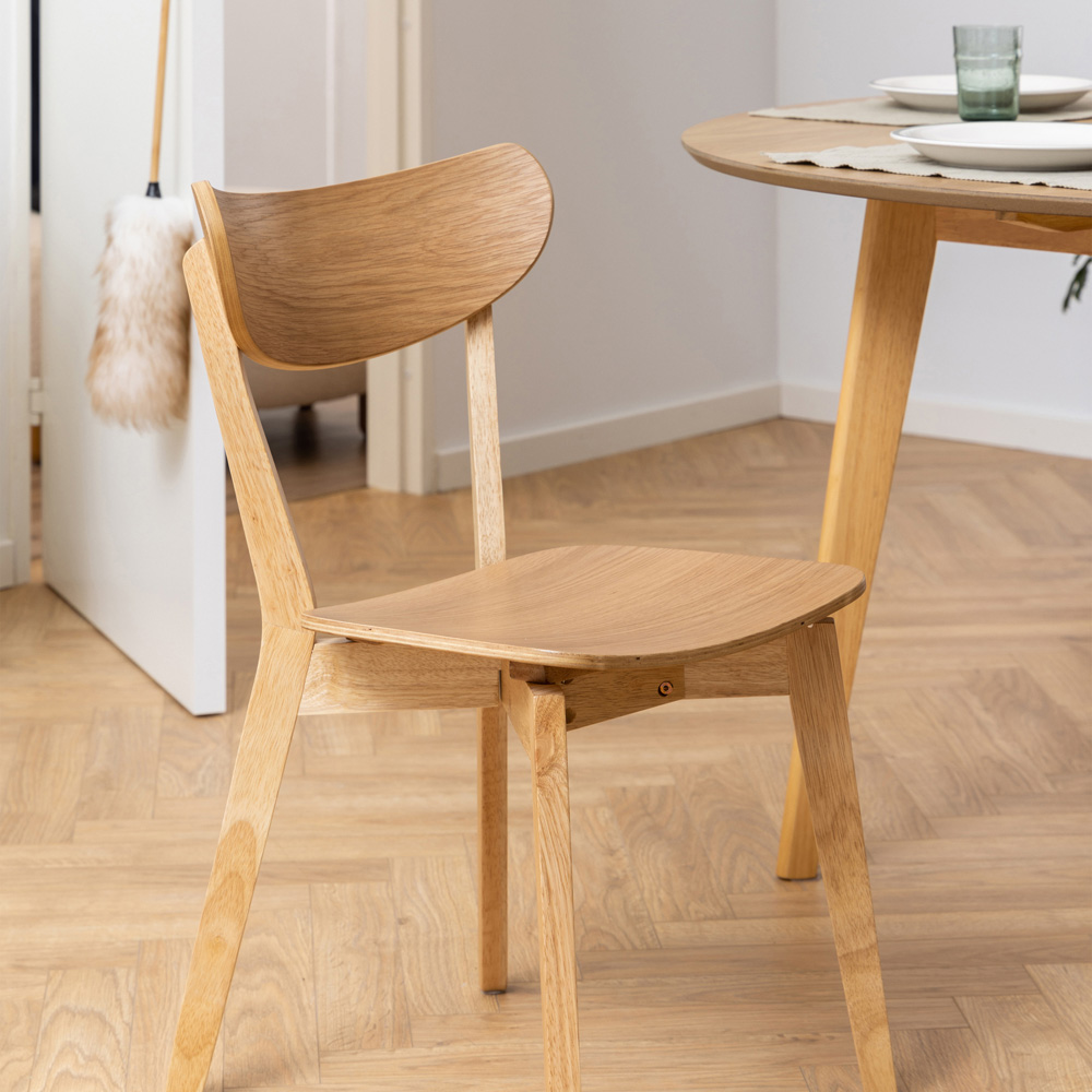 Florence Roxby 4 Seater Round Dining Table Oak Image 8