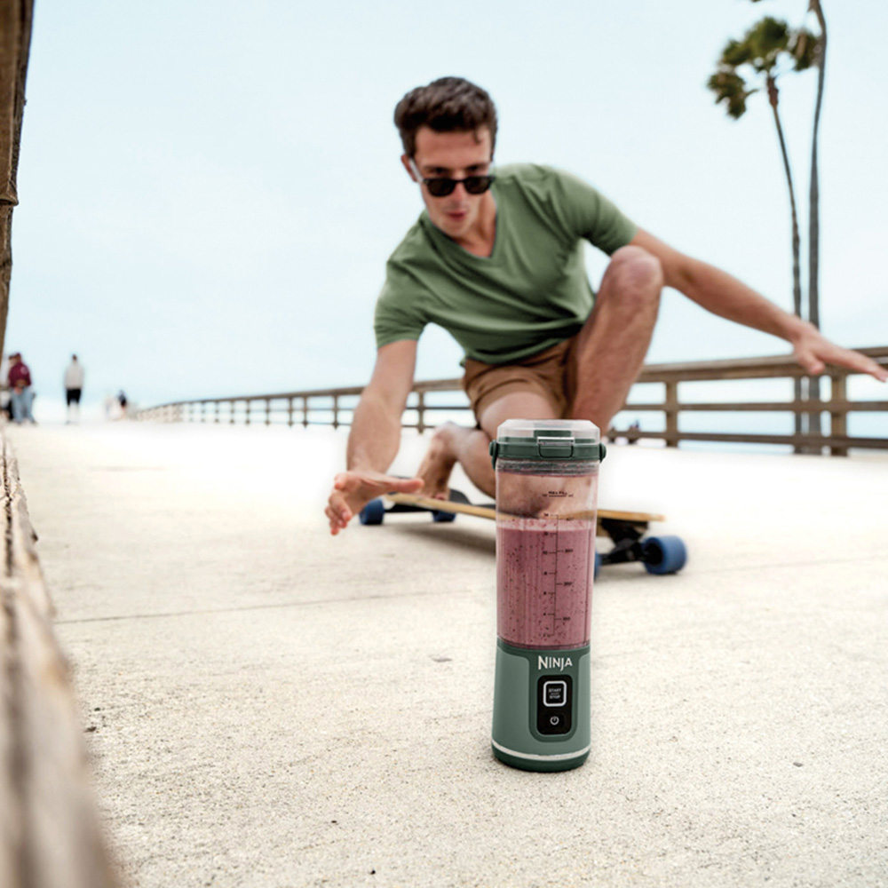 Ninja Blast BC151UKEM Forest Green 530ml Cordless Portable Blender Image 4