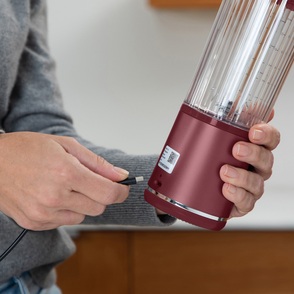 Ninja Blast BC151UKCR Cranberry 530ml Cordless Portable Blender Image 4