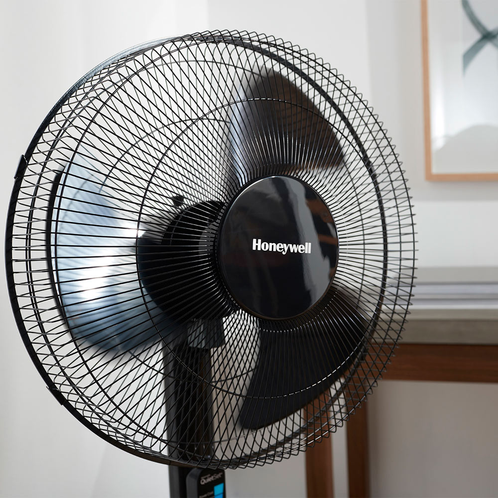 Honeywell Advanced QuietSet Black Pedestal Fan 16 inch Image 5