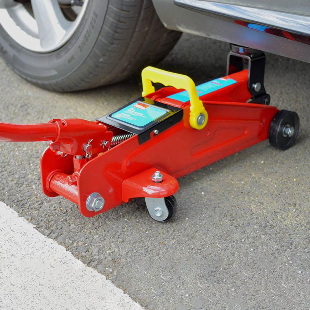 Hilka Tools 2 Tonne Trolley Jack Image 7