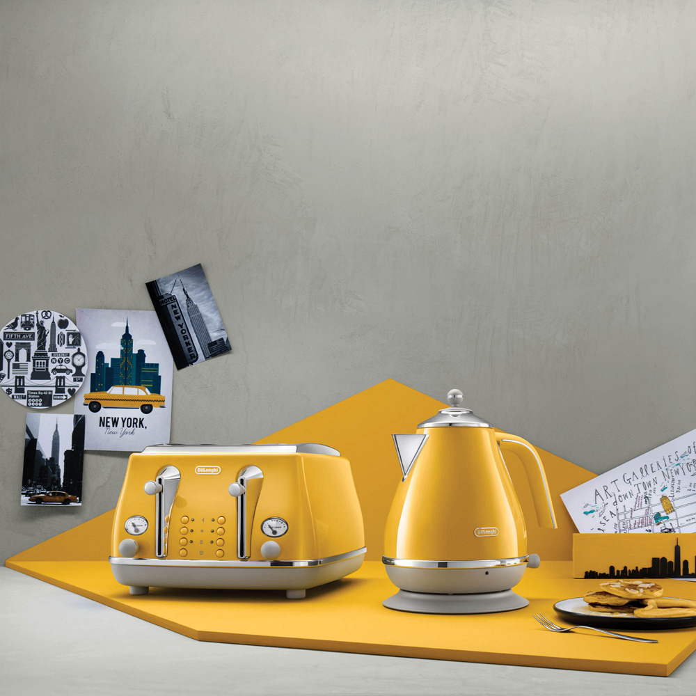 De'Longhi DL4303 New York Yellow Icona Capitals 1.7L Electric Kettle Image 6