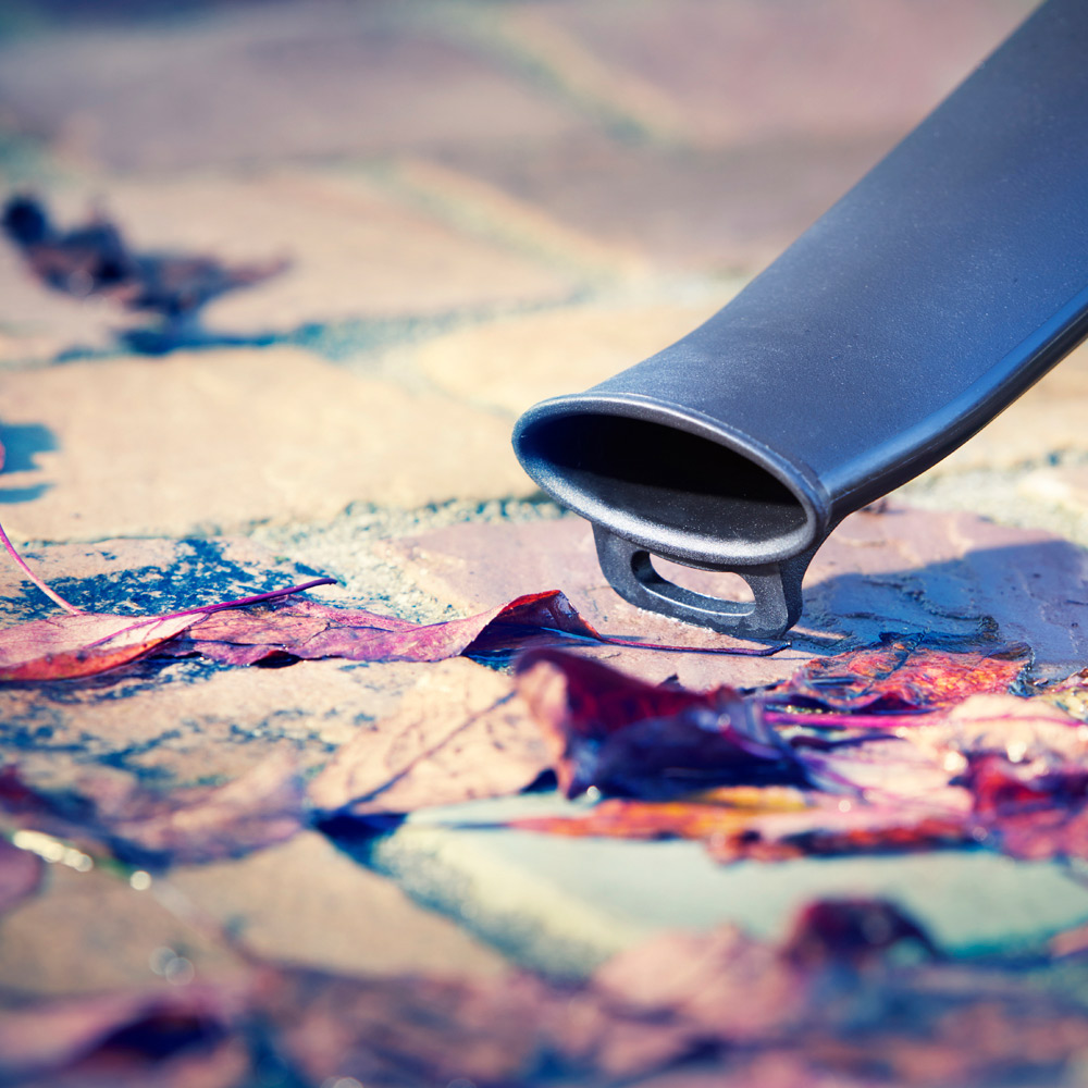 LawnMaster 24V Cordless Leaf Blower Image 5