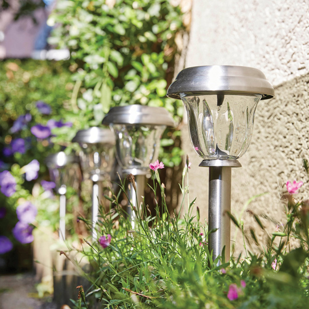 Luxform Pulzar LED Intelligent Solar Spike Light Image 2