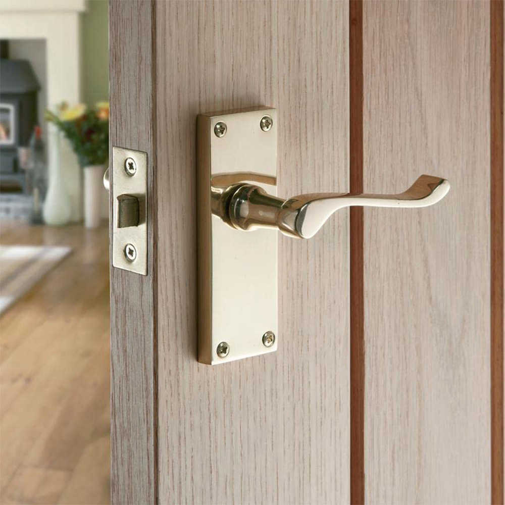 Golden Grace Polished Brass Victorian Scroll Door Handle Pair 120 x 40mm Image 2