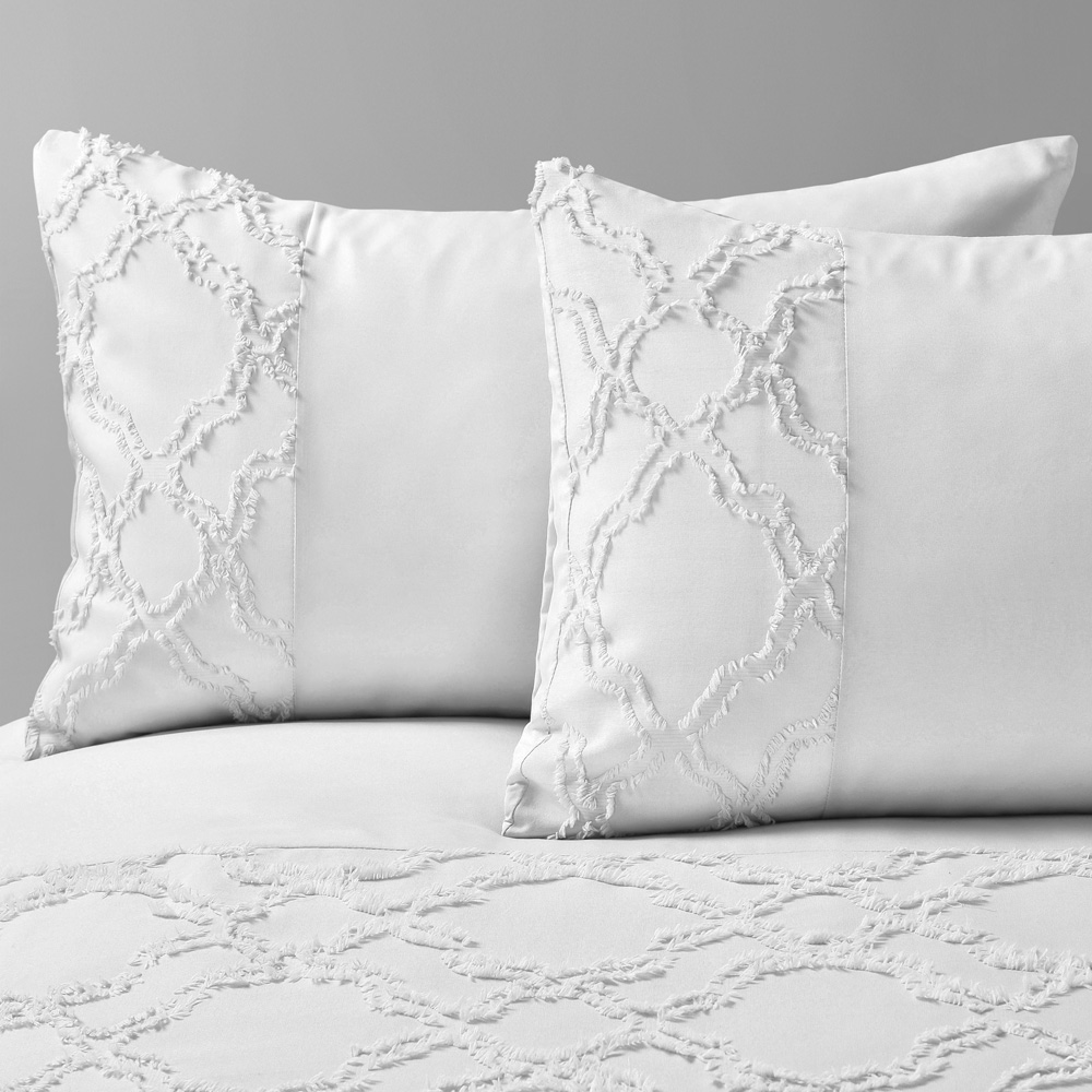 Intimates Kiera Double White Tufted Duvet Set Image 2