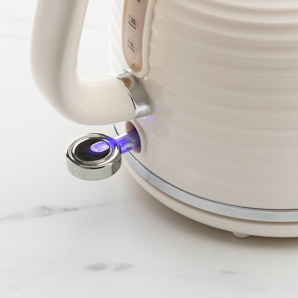 Daewoo Sienna Cream 1.7L Jug Kettle Image 3