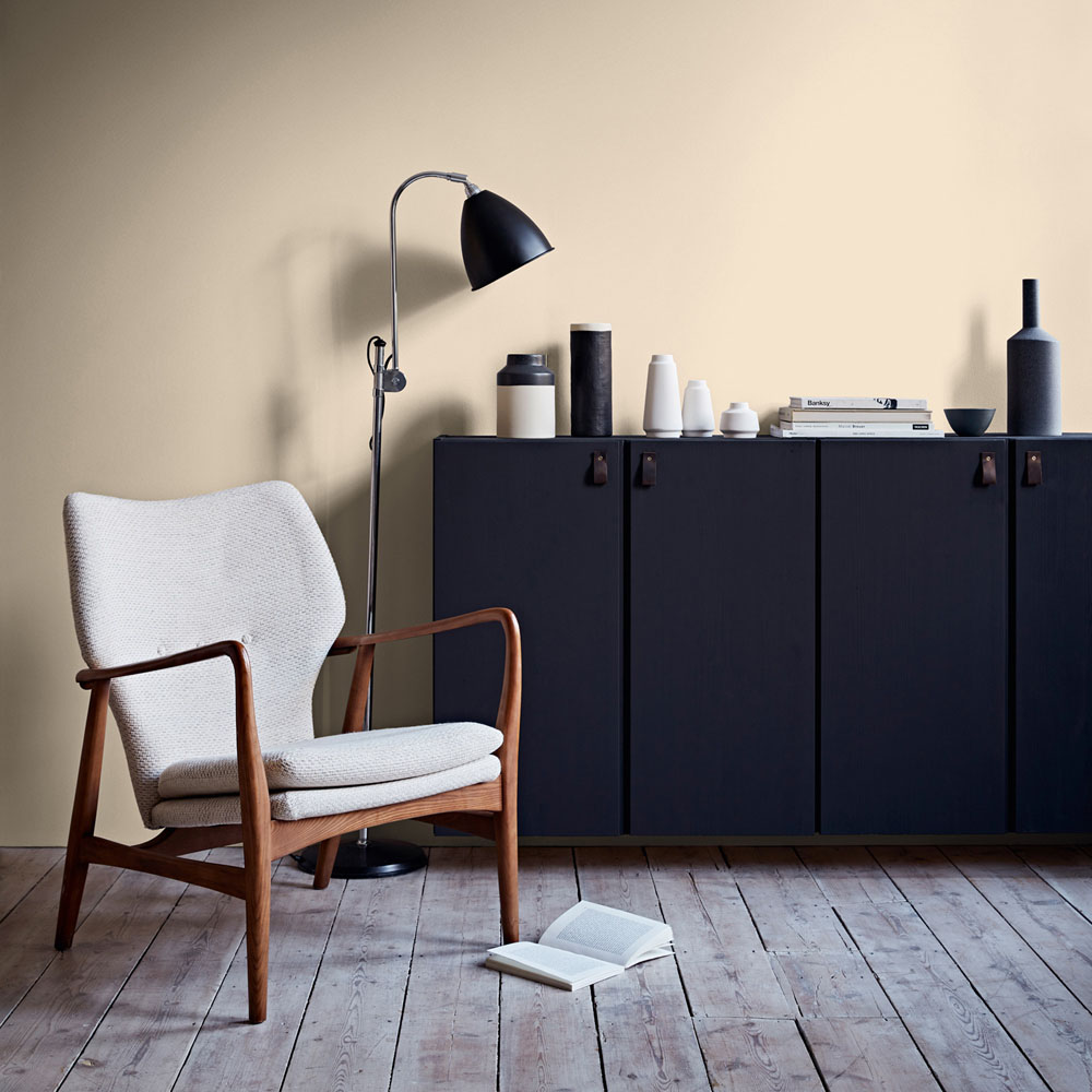 Crown Breatheasy Walls & Ceilings Magnolia Silk Emulsion Paint 2.5L Image 4