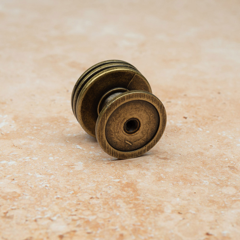 Handle & Home Antique Brass Cabinet Knob 32mm Image 5