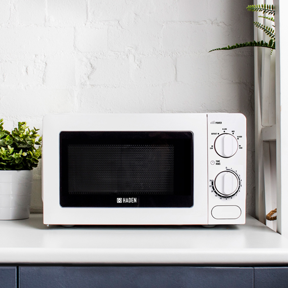 Haden 195630 White 17L Manual Microwave 700W Image 2