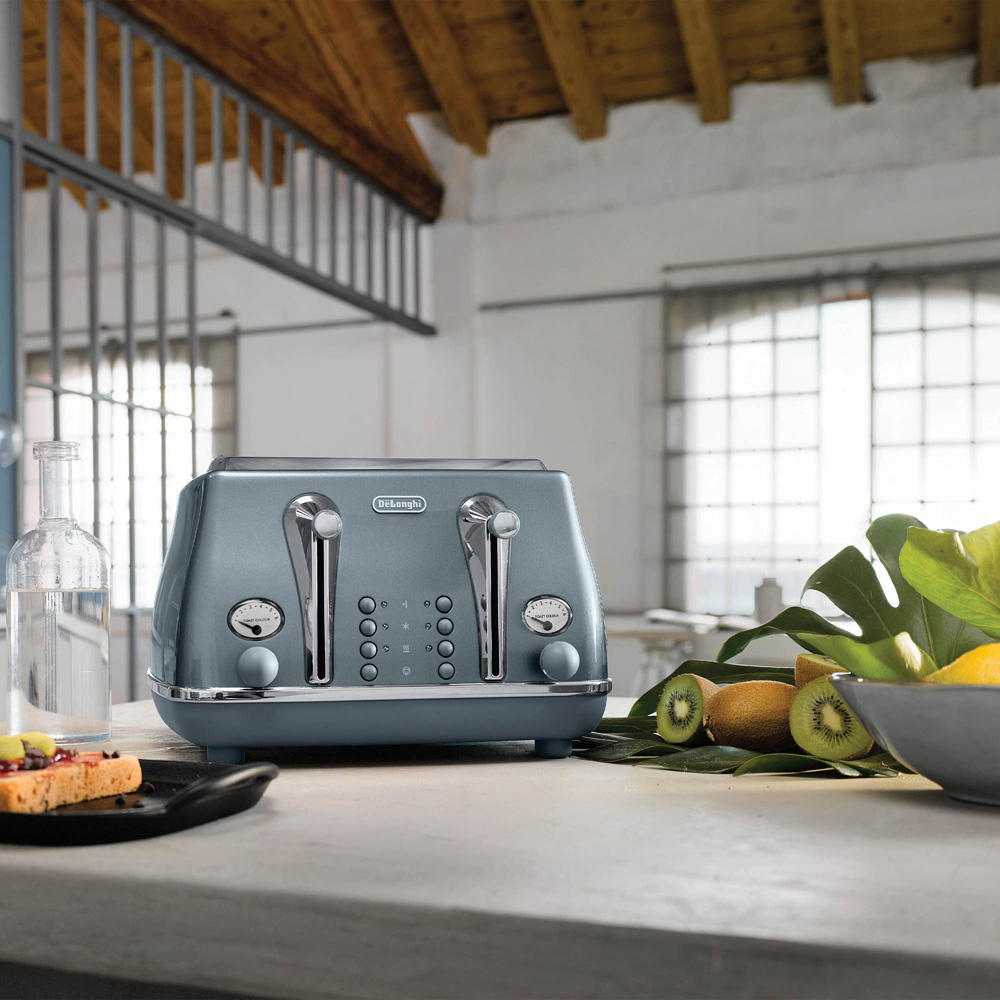 De'Longhi DL4306 Ice Blue Icona Metallics 4 Slice Toaster Image 2