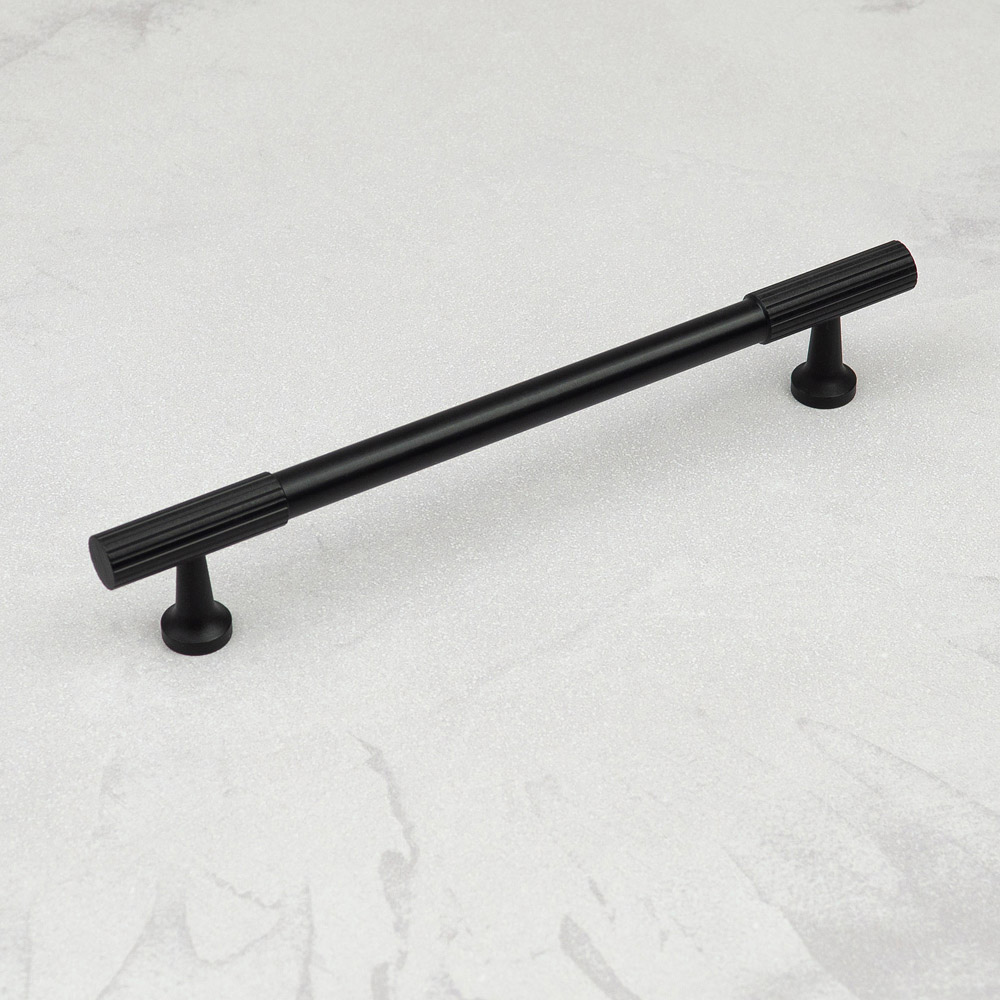 Handle & Home Matt Black Reeded Handle 160mm Image 2
