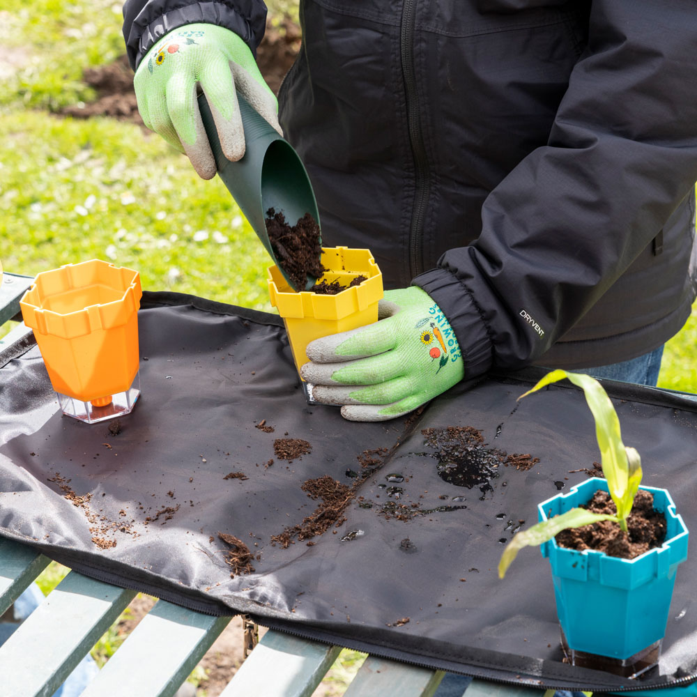 Burgon and Ball Growing Gardeners Potting Mat and Tool Bag Image 6